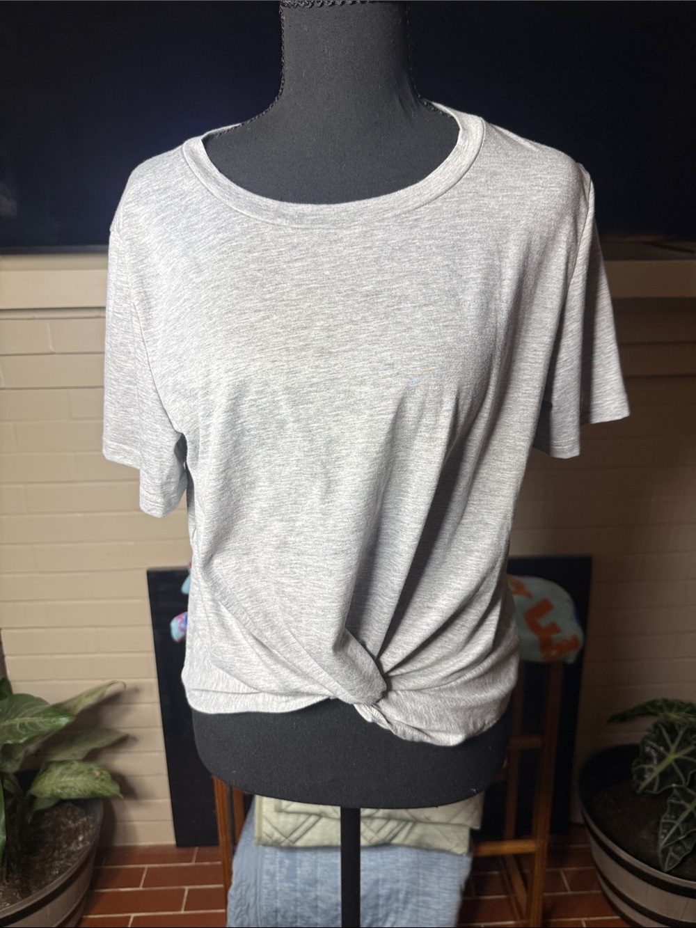 Women's Light Gray Knot-Front Short Sleeve Tee